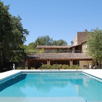 Design farmhouse with 7 bedrooms and pool for rent in Luberon