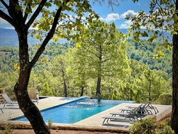 Panoramic view villa in Provence for rent