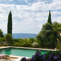 Cabrières-d'Avignon, stone house with pool nice garden for rent