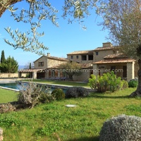 To rent exceptional property in the Luberon, large heated swimming pool