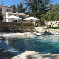 Contemporary villa for rent with pool near Gordes