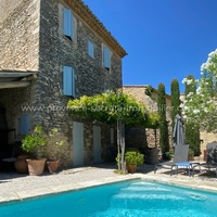 Luberon, for sale hamlet house near Gordes with courtyard pool