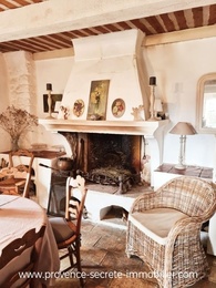  farmhouse with plane tree for sale in Luberon