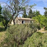 Luberon, farmhouse for sale on the edge of the Saumane golf course