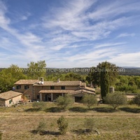 Mas for sale in Luberon on Bonnieux in Provence with swimming pool