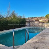 Loft with garages and large volumes for sale in Provence