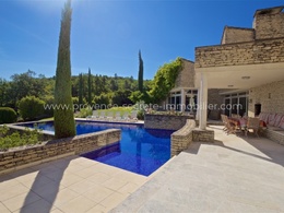 architect-designed villa in Provence
