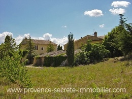 Luberon hamlet for sale