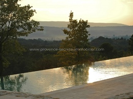  Rental of a large farmhouse in Provence