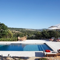 Grande propriété with tennis court between Luberon and Haute Provence for rent