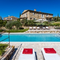 Grande propriété with tennis court between Luberon and Haute Provence for rent