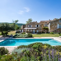 Holiday rental of a hamlet  with swimming pool and tennis court for 24 people