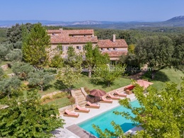  Property with hèliport in Provence