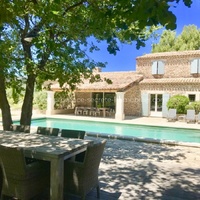 Gordes, house in stone with heated pool and air conditionning