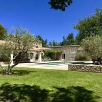 Gordes, house in stone with heated pool and air conditionning