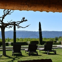 Nice house with swimming pool facing the Luberon hill for rent