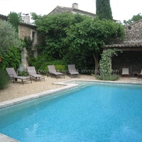 To rent house of village with swimming pool in Cabrières of Avignon