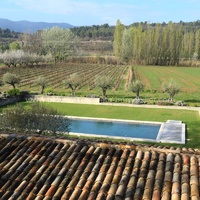 To rent exceptional property in the Luberon, large heated swimming pool