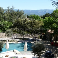 Contemporary villa for rent with pool near Gordes