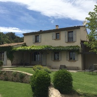 Luberon Bonnieux, farmhouse type villa for rent for 8 guests with swimming pool
