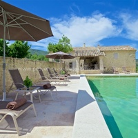 Rental stay in Bonnieux for 8 people with heated swimming pool