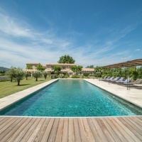 Luxury house for rental holidays in Bonnieux with heated and secure pool for 12 people