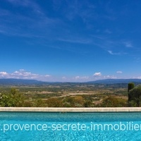 Prestigious property for rent in Gordes with panoramic views
