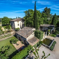 Bastide provençale in the heart of Lourmarin to rent for 32 people