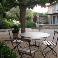 Village farmhouse with heated pool for rent in the Luberon near Gordes