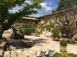  farmhouse for rent Provence
