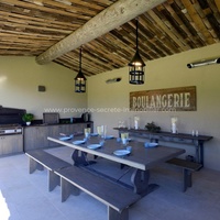 Luxury rental property in Gordes, heated and secure swimming pool for 12 people, tennis court