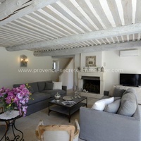 Gordes, nice house for rent with air conditioning, heated pool, tennis court