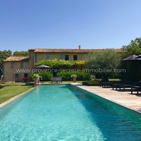 Exceptional property for rent in Bonnieux, for 12 people with heated and secured pool