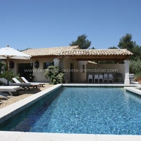 Pretty and calm house, for 8 people with swimming pool close to Gordes