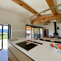 Villa with panoramic views of the Luberon, 12 people, air conditioning,  secure and heated swimming pool