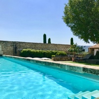 Prestigious house in Gordes for 13 people, with heated and secured swimming pool, air conditioning and view on the Luberon