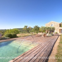 Prestigious Farmhouse in Provence for 8 people, quiet and pool