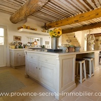 Prestige Mas in Provence for 8 people, quiet and pool. Near Gordes and dominant view.