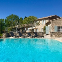 Superb holiday house for rent in Ménerbes, air conditionner, dominant view of the Luberon, heated pool