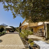 Bastide near Gordes, with heated and secure swimming pool, quiet for 10 people