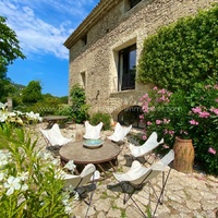 Old chapel in Provence, for 6 people with swimming pool 