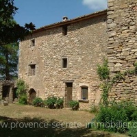 Charming farmhouse for sale in Bonnieux in the Luberon