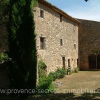 Charming farmhouse for sale in Bonnieux in the Luberon