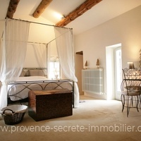 Real estate Gordes, sheepfold for sale in Luberon in the garrigue
