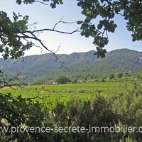 Small villa for sale in Provence, nice view Luberon and potential