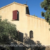 Luberon villa for sale with pool and view on Cabrières d'Avignon