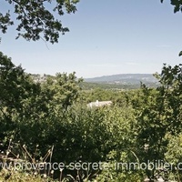 Luberon with view, building land with mazet for sale