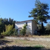 Luberon, building plot and small Provencal cottage for sale