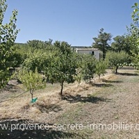 Luberon with view, building land with mazet for sale