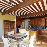 Villa for sale near Menerbes, in the Luberon national park